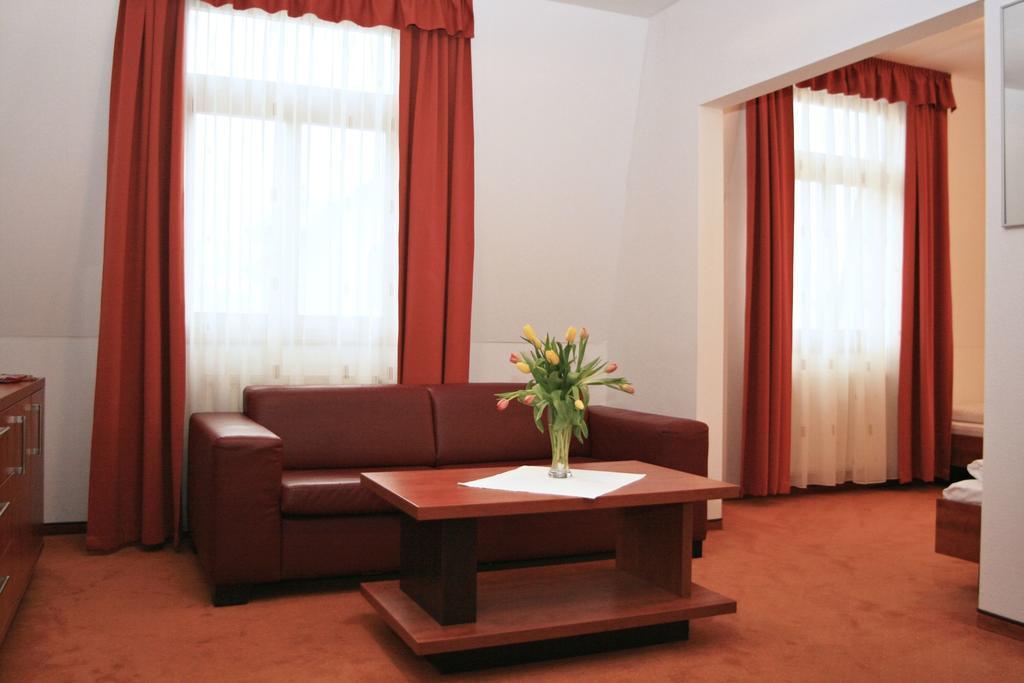 Garni Hotel Praha Trenčianske Teplice Exteriör bild