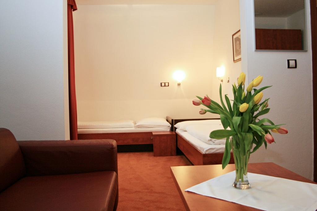 Garni Hotel Praha Trenčianske Teplice Exteriör bild