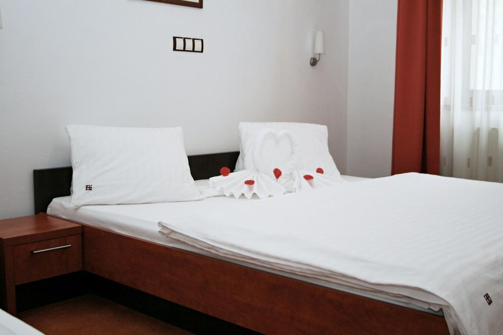 Garni Hotel Praha Trenčianske Teplice Exteriör bild