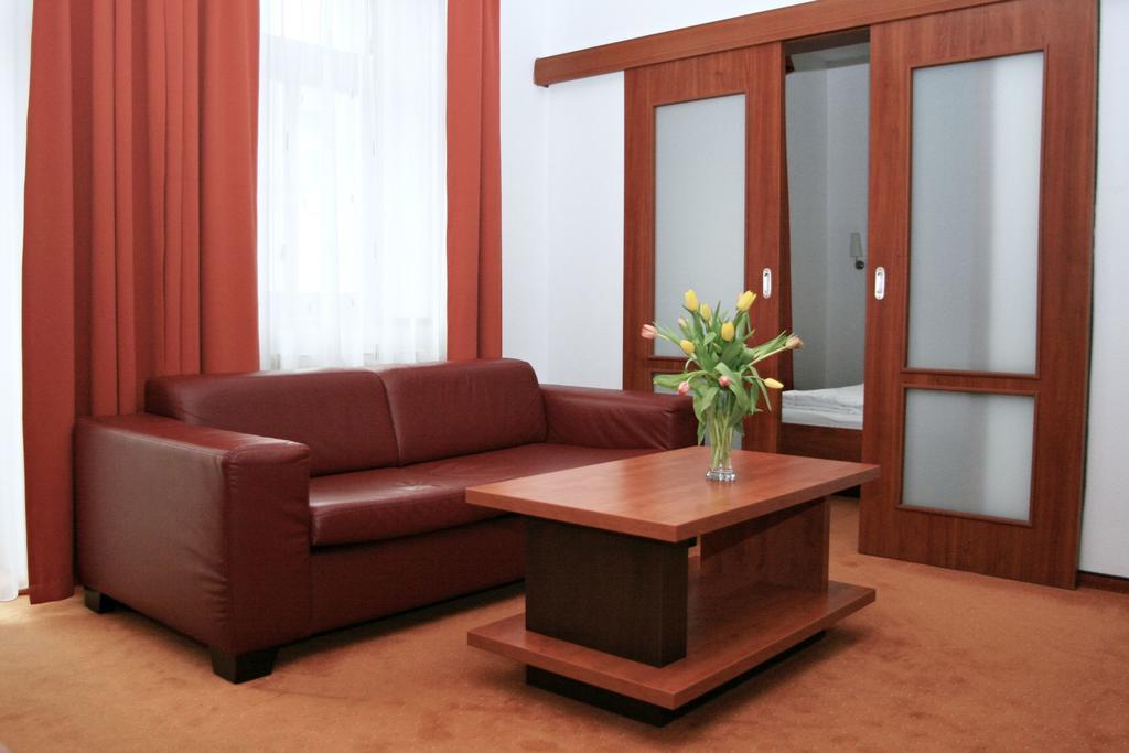 Garni Hotel Praha Trenčianske Teplice Exteriör bild