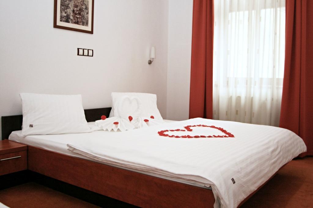 Garni Hotel Praha Trenčianske Teplice Exteriör bild