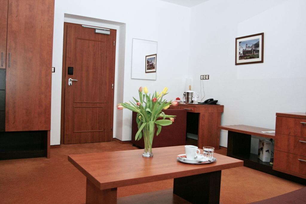 Garni Hotel Praha Trenčianske Teplice Exteriör bild