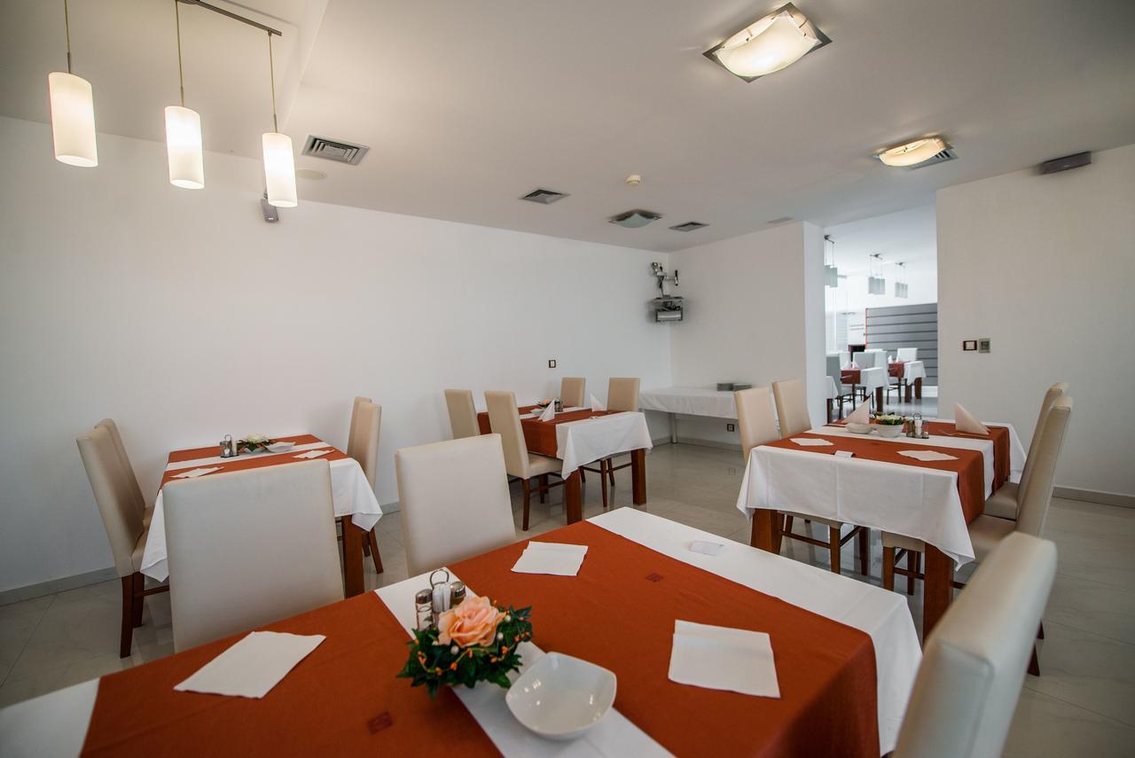 Garni Hotel Praha Trenčianske Teplice Exteriör bild