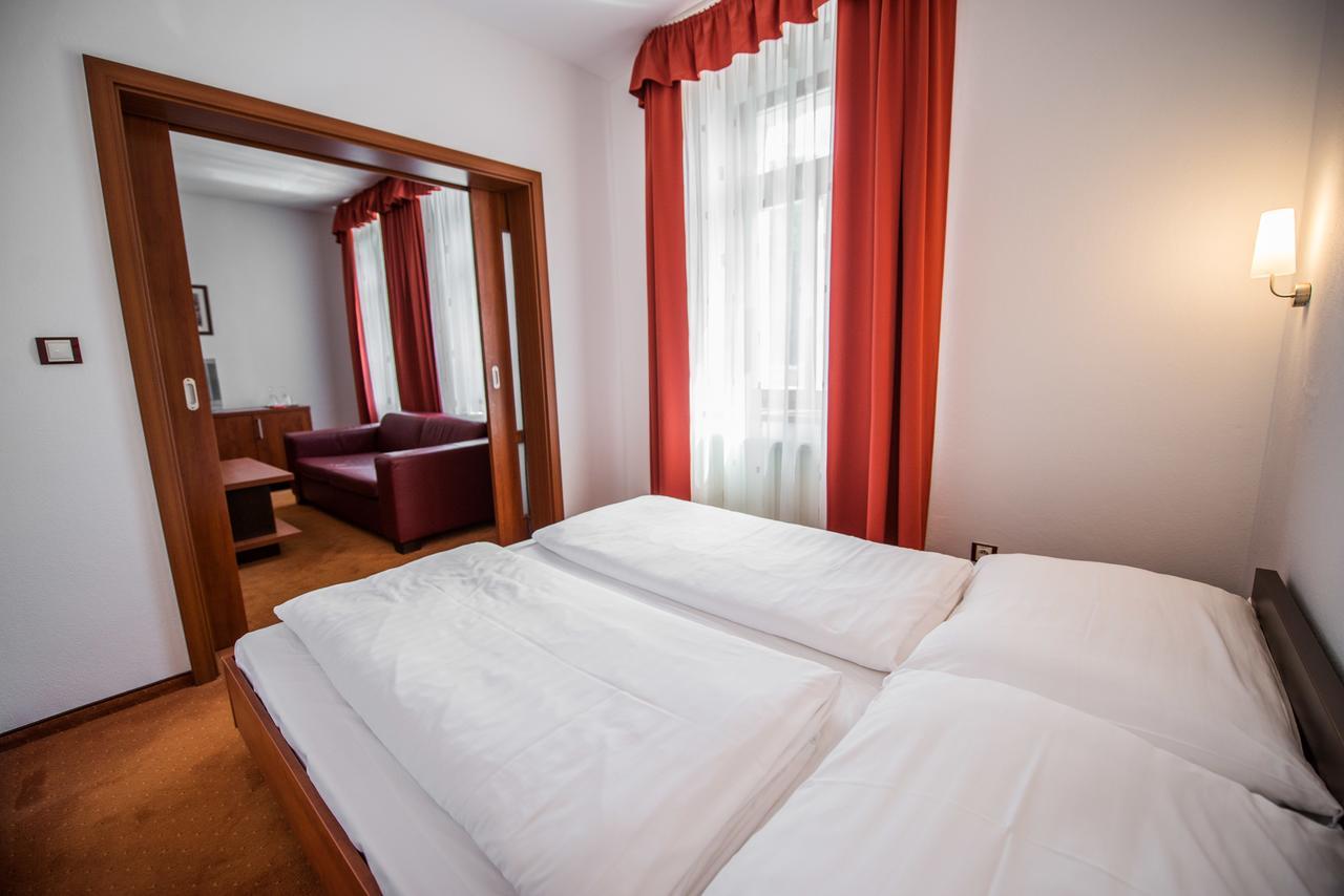 Garni Hotel Praha Trenčianske Teplice Exteriör bild