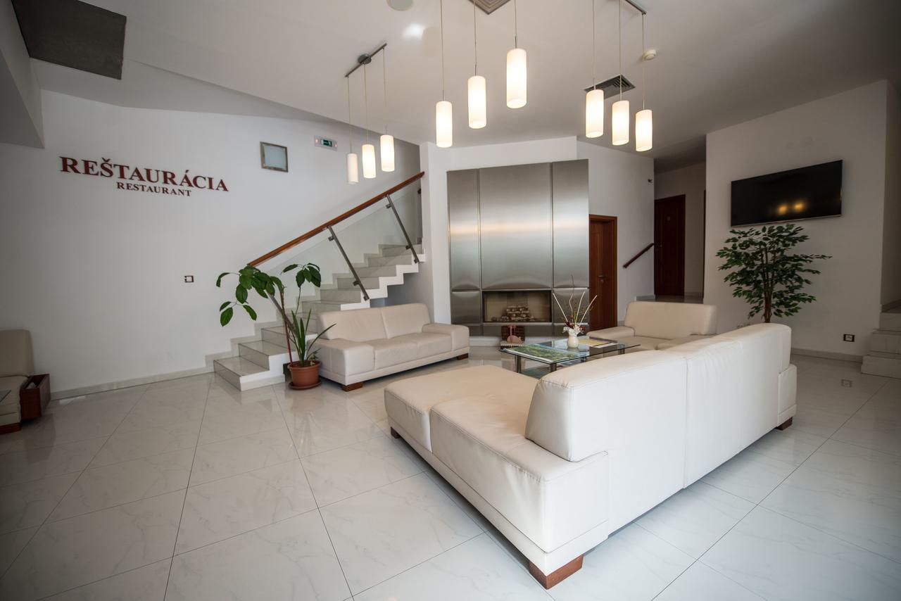 Garni Hotel Praha Trenčianske Teplice Exteriör bild