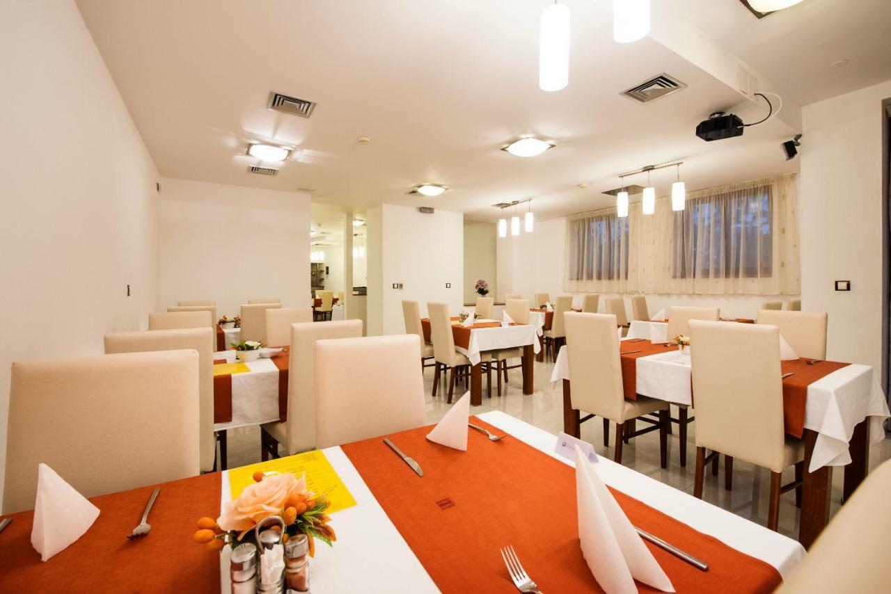 Garni Hotel Praha Trenčianske Teplice Exteriör bild