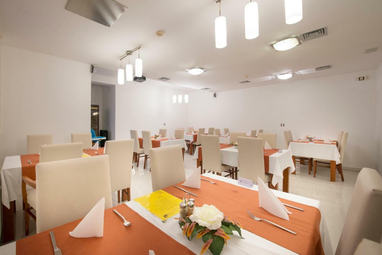 Garni Hotel Praha Trenčianske Teplice Exteriör bild